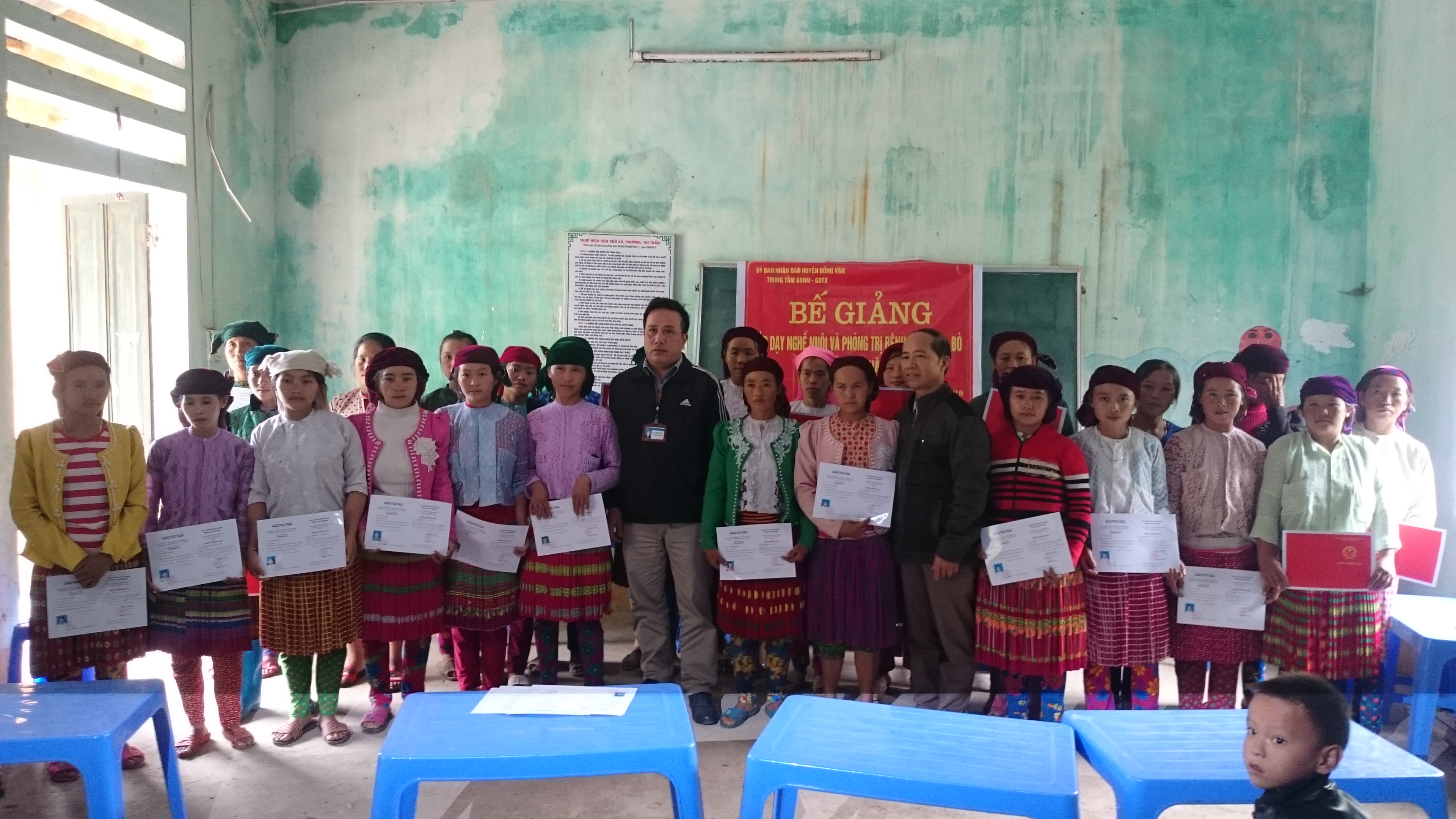 xã Lũng Phìn tổ chức Bế giảng lớp học dạy nghề nuôi và phòng trị bệnh cho trâu bò năm 2019