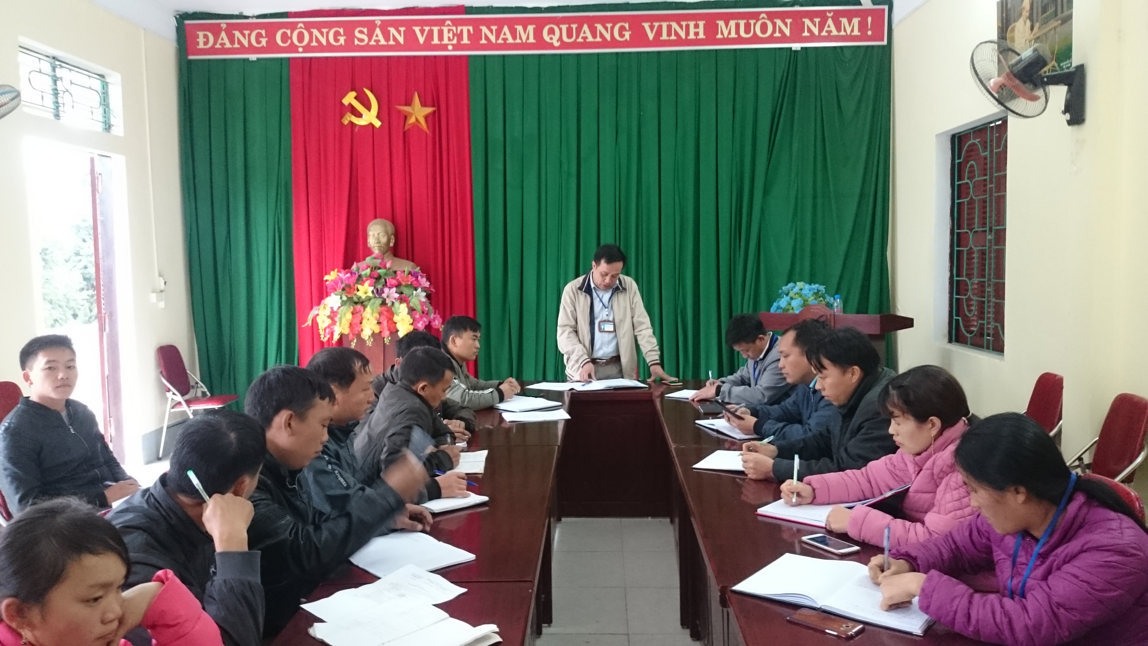Xã Lũng Phìn tổ chức phiên họp tháng 11, triển khai nhiệm vụ tháng 12