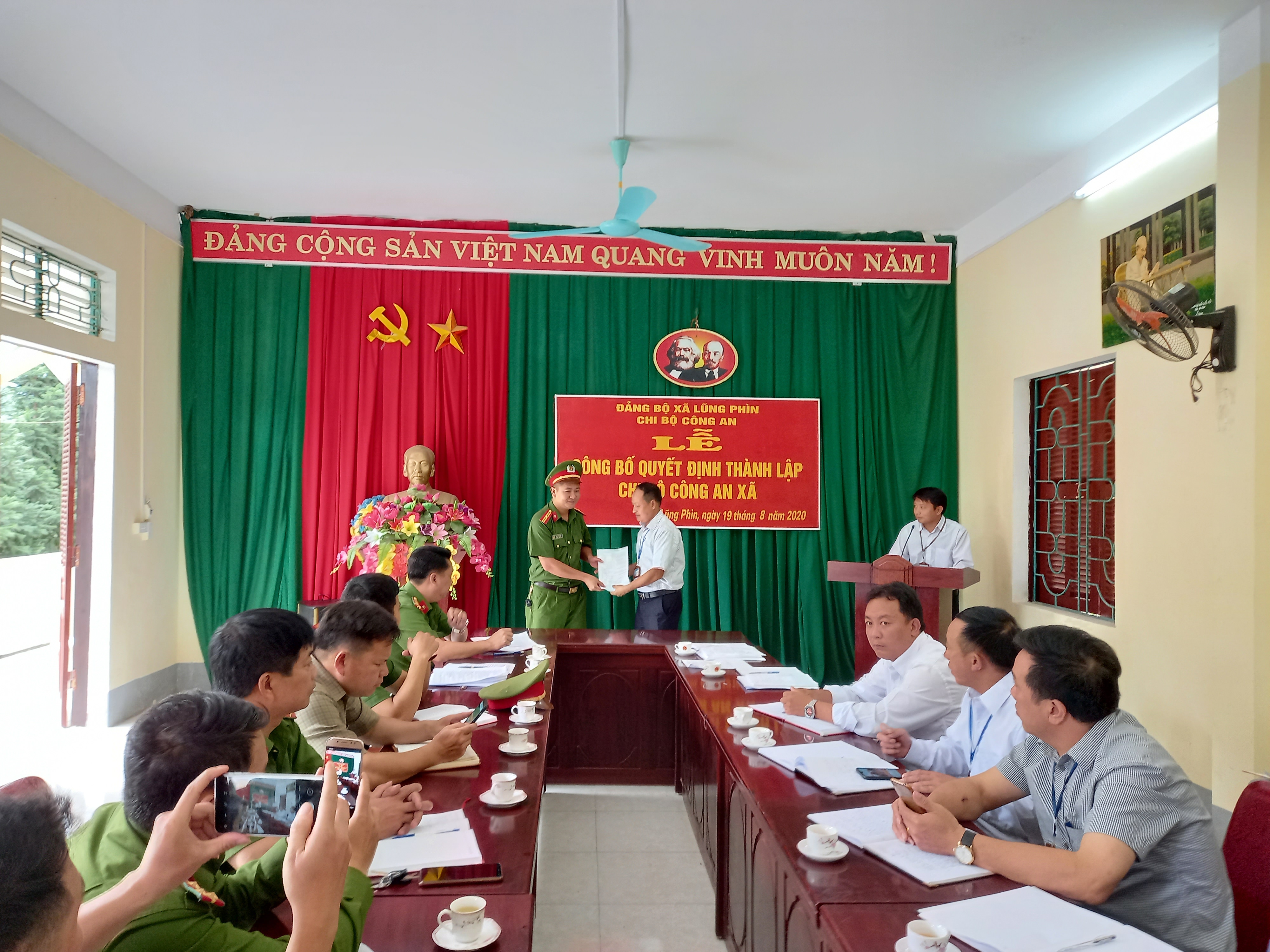 Đảng ủy xã Lũng Phìn công bố Quyết định thành lập chi bộ công an xã